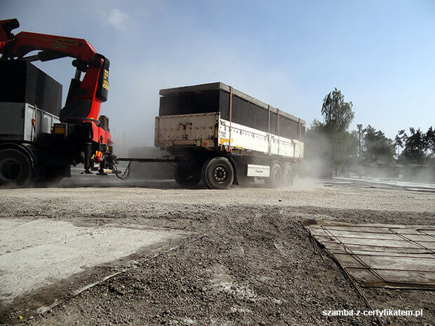 Transport monolitycznych szamb betonowych  w Wołczynie z gwarancją